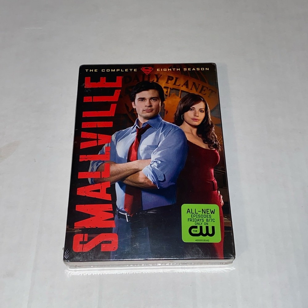 Warner Brothers New Smallville The Complete Eighth Season DVD Videos 6 Disc Set